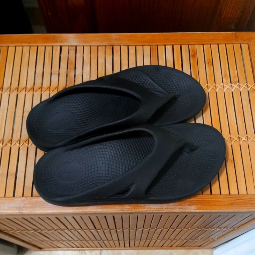 🖤🚶‍♀️Oofos Black Toe Post Recovery Sandals Great Arch Support Sz M-10 W-12